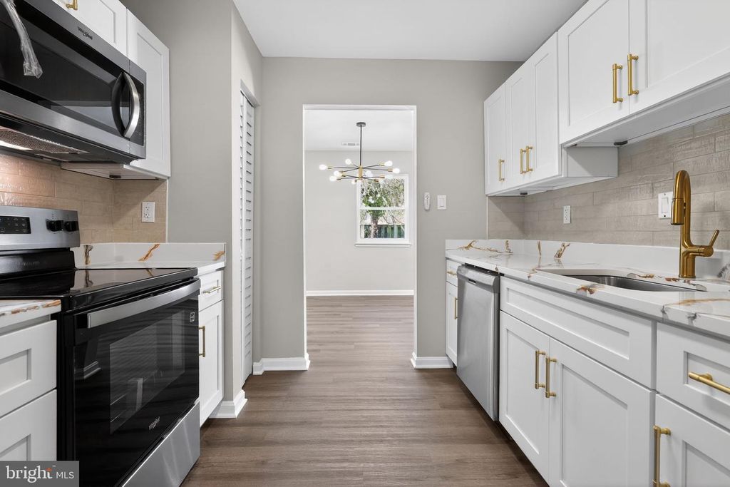 Image 8 of property listing at 7509 COURTNEY PL, Landover, MD 20785