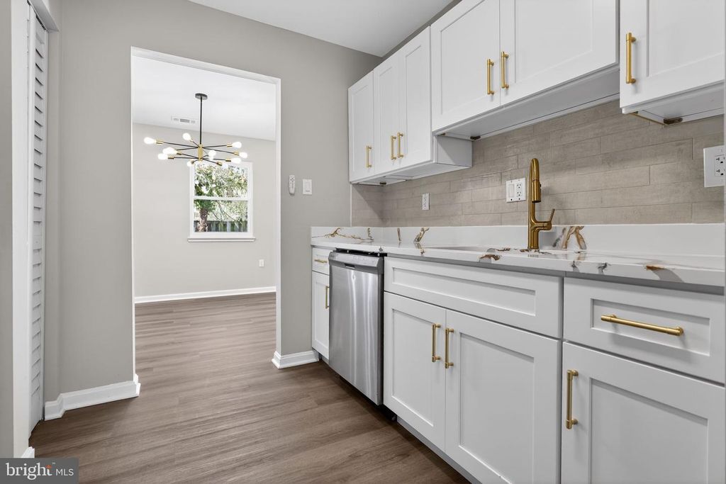 Image 9 of property listing at 7509 COURTNEY PL, Landover, MD 20785