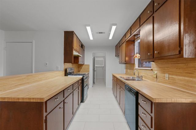 209 E Rector ST, Manor, TX 78653