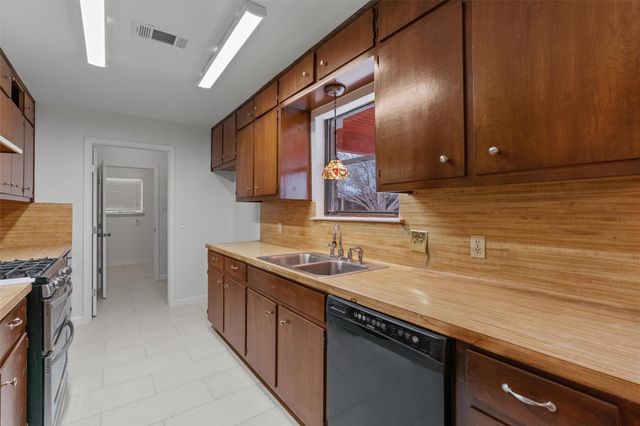 209 E Rector ST, Manor, TX 78653