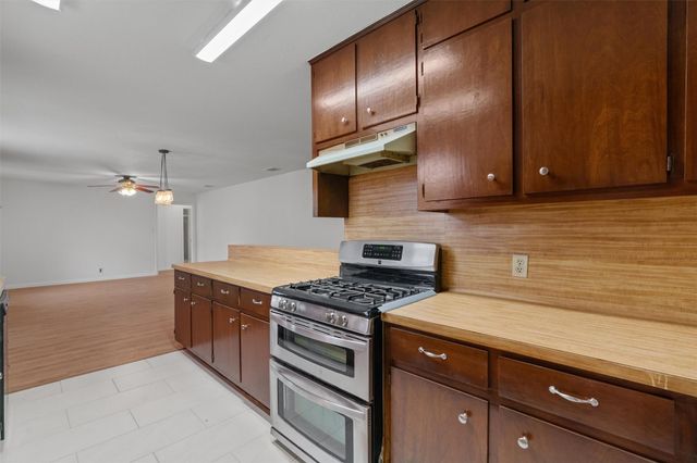 209 E Rector ST, Manor, TX 78653