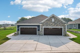 2127 Bluestem DRIVE #0101, Waukesha, WI 53189
