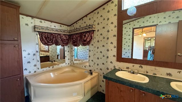 2807 Lone Tree Road, Victoria, TX 77901