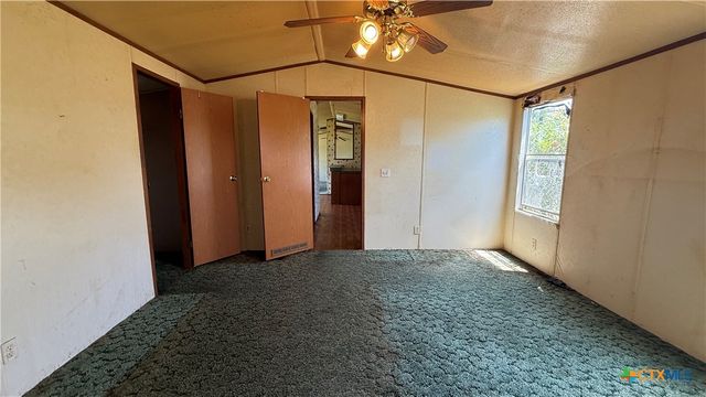 2807 Lone Tree Road, Victoria, TX 77901