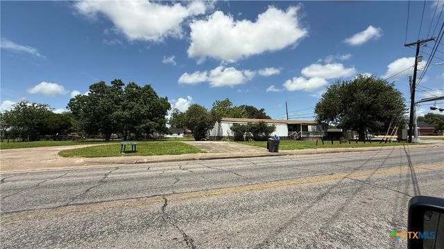 2807 Lone Tree Road, Victoria, TX 77901