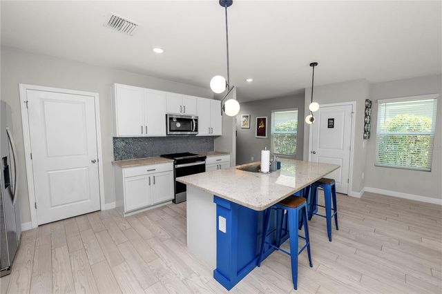 3231 HILLTOP CIRCLE, Lakewood Ranch, FL 34211