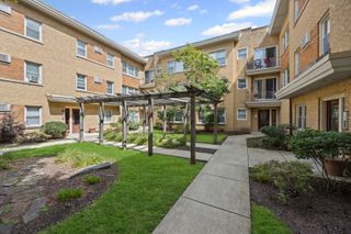 1951 Euclid Avenue 203, Berwyn, IL 60402