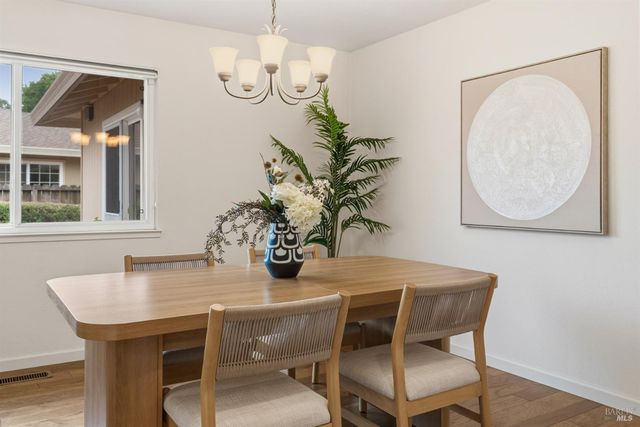 1808 Sherwood Ct, Santa Rosa, CA 95405