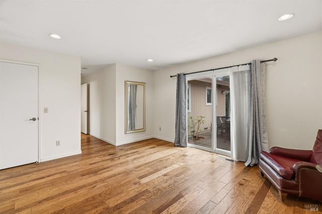 1808 Sherwood Ct, Santa Rosa, CA 95405