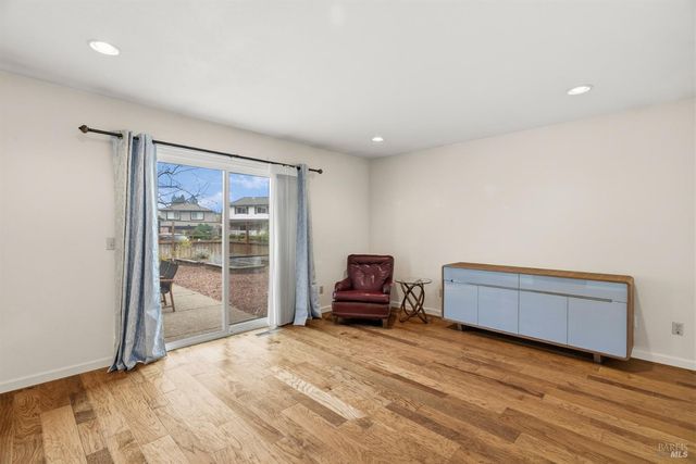 1808 Sherwood Ct, Santa Rosa, CA 95405