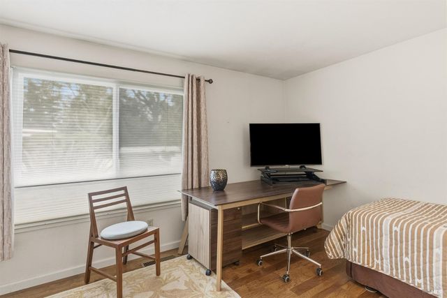 1808 Sherwood Ct, Santa Rosa, CA 95405