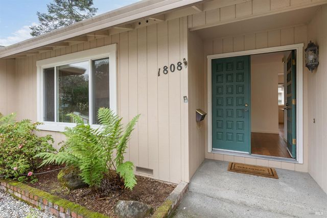 1808 Sherwood Ct, Santa Rosa, CA 95405