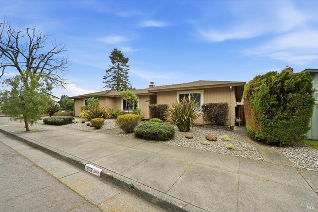 1808 Sherwood Ct, Santa Rosa, CA 95405