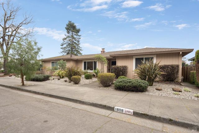 1808 Sherwood Ct, Santa Rosa, CA 95405