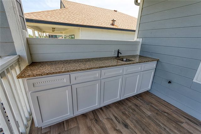 3322 Maui Dr, Corpus Christi, TX 78418