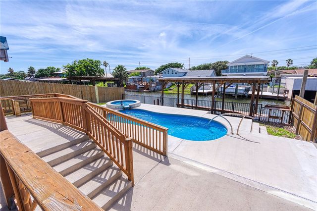 3322 Maui Dr, Corpus Christi, TX 78418
