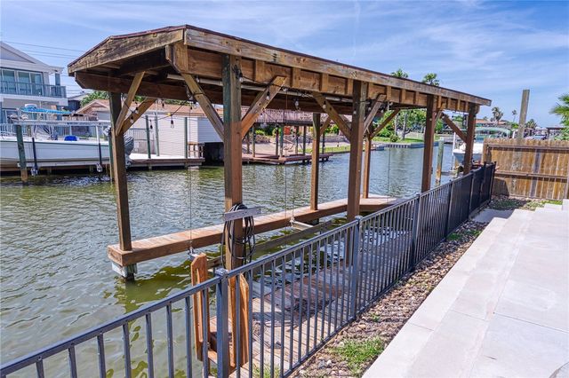 3322 Maui Dr, Corpus Christi, TX 78418