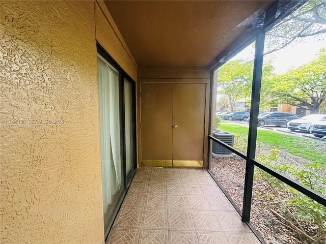 15689 SW 106th Ln 701, Miami, FL 33196