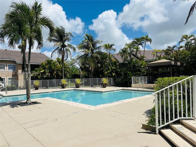 15689 SW 106th Ln 701, Miami, FL 33196