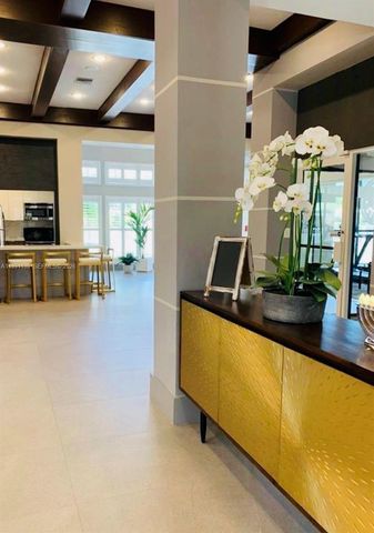 15689 SW 106th Ln 701, Miami, FL 33196