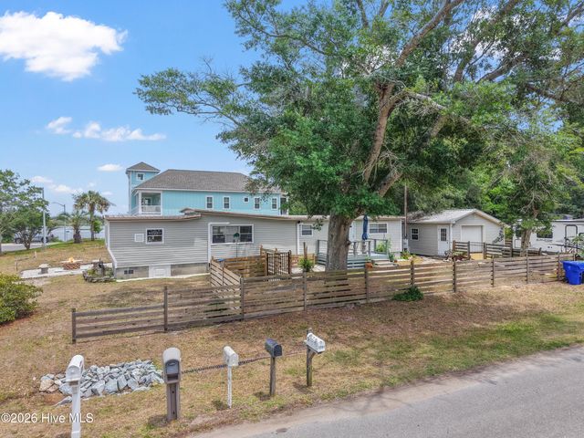 7701 E Yacht Drive, Oak Island, NC 28465