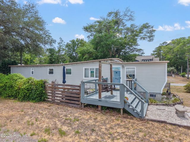 7701 E Yacht Drive, Oak Island, NC 28465