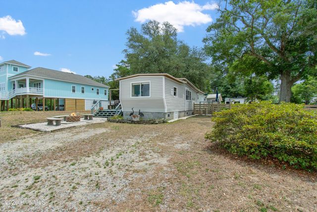 7701 E Yacht Drive, Oak Island, NC 28465