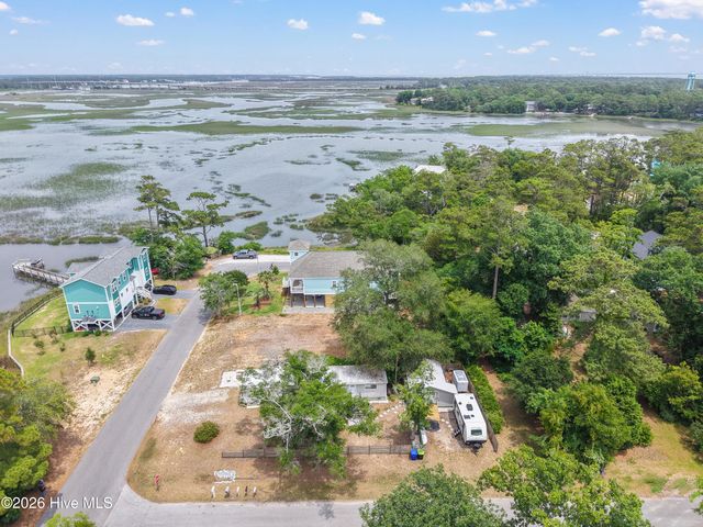 7701 E Yacht Drive, Oak Island, NC 28465