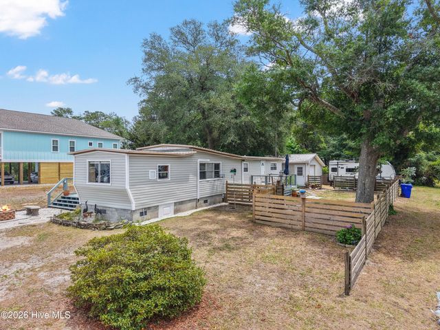7701 E Yacht Drive, Oak Island, NC 28465