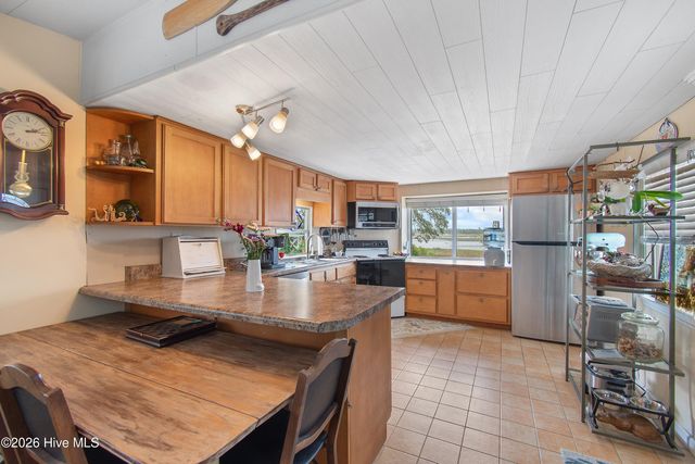 7701 E Yacht Drive, Oak Island, NC 28465