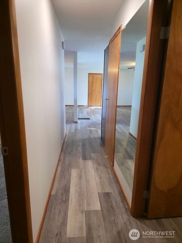 4126 NE Fairview Place, Moses Lake, WA 98837