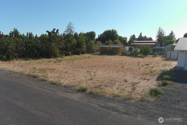 4126 NE Fairview Place, Moses Lake, WA 98837