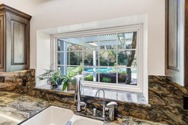 1749 Haggin Grove Way, Carmichael, CA 95608