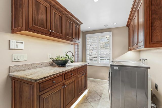 1749 Haggin Grove Way, Carmichael, CA 95608