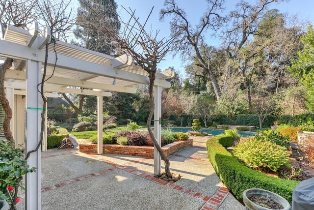 1749 Haggin Grove Way, Carmichael, CA 95608