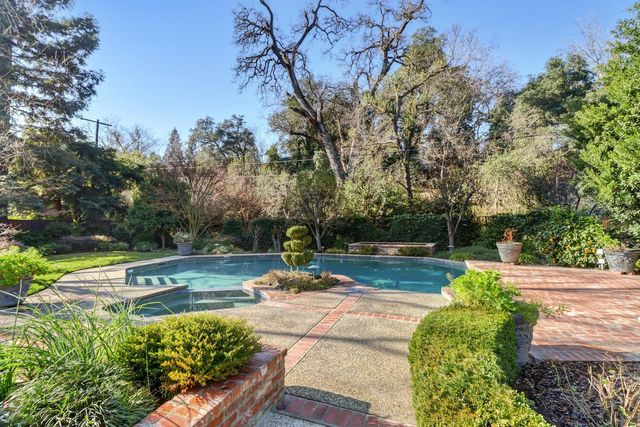 1749 Haggin Grove Way, Carmichael, CA 95608