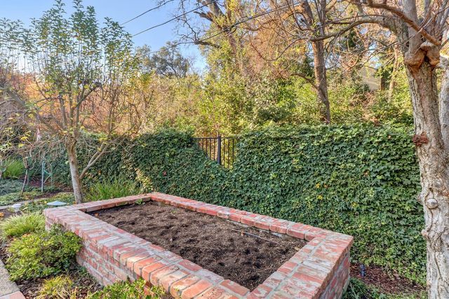 1749 Haggin Grove Way, Carmichael, CA 95608