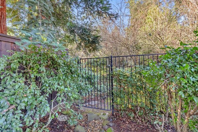 1749 Haggin Grove Way, Carmichael, CA 95608