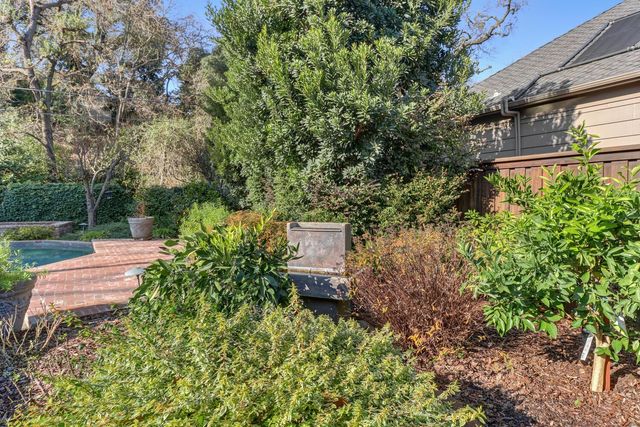 1749 Haggin Grove Way, Carmichael, CA 95608