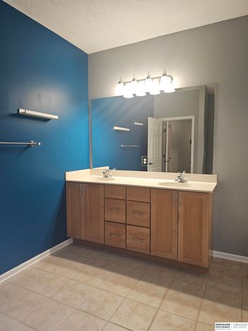 14102 Tregaron Ridge Avenue, Bellevue, NE 68123