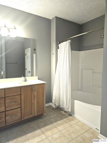 14102 Tregaron Ridge Avenue, Bellevue, NE 68123