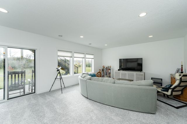 1870 Hadley Hills Drive NE, Rochester, MN 55906