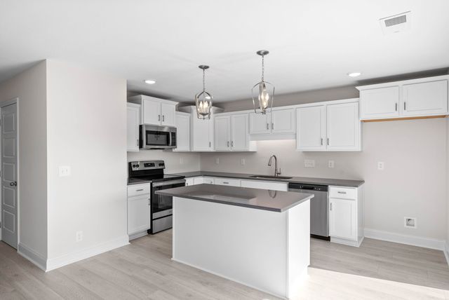 2673 Brewster Dr, Clarksville, TN 37042