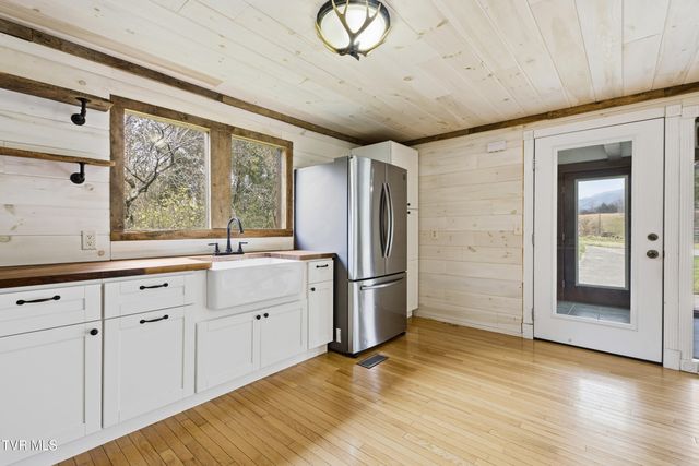 355 Jay Fanning Road, Afton, TN 37616