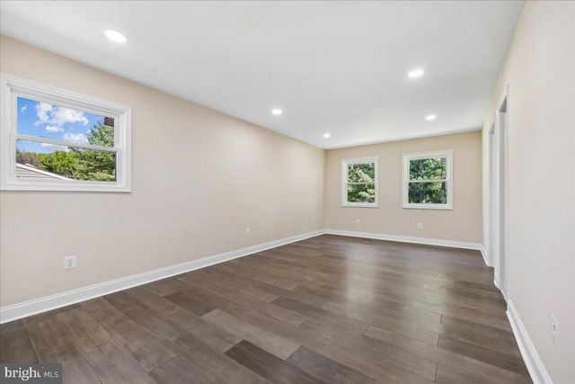 24321 LOG HOUSE RD, Gaithersburg, MD 20882