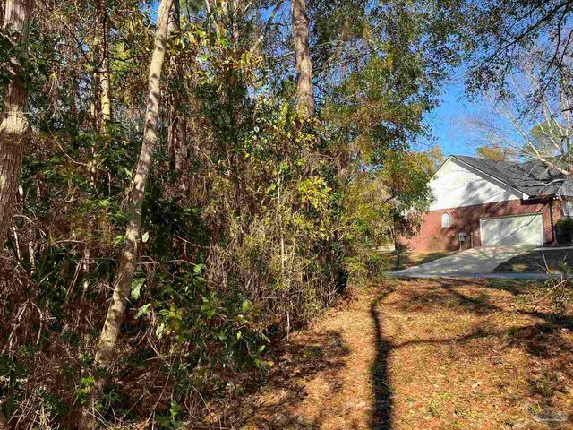 1046 Fleming Dr, Pensacola, FL 32534