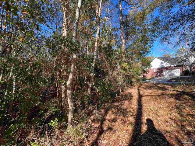 1046 Fleming Dr, Pensacola, FL 32534
