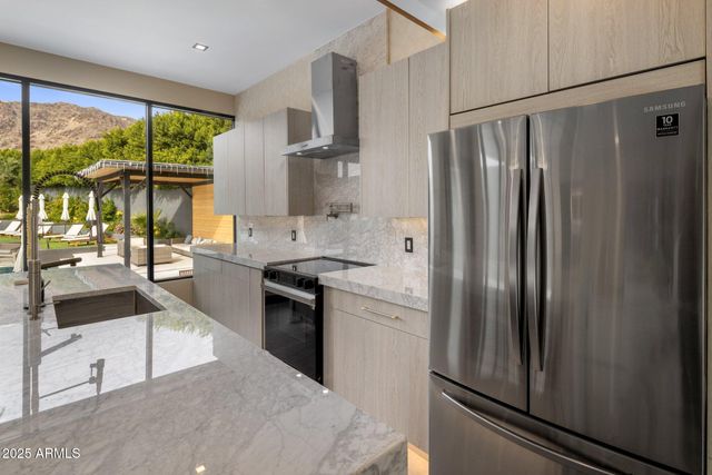 7223 N BLACK ROCK Trail, Paradise Valley, AZ 85253