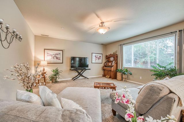 7141 N Lead Avenue, Fresno, CA 93711