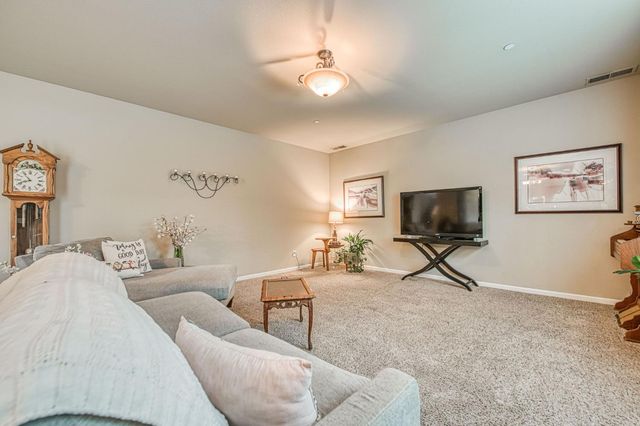 7141 N Lead Avenue, Fresno, CA 93711